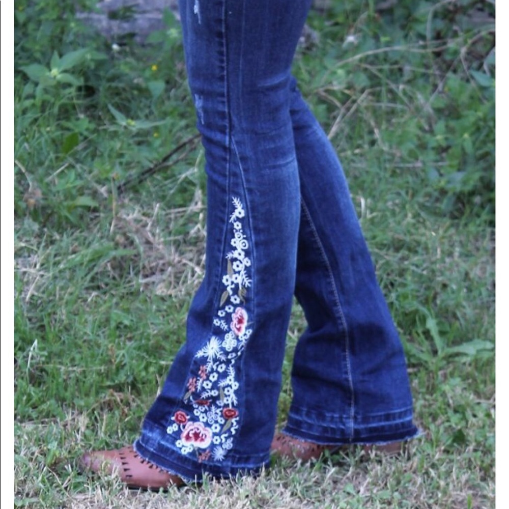 NWT Last 1! Plus Embroidered Bootcut Jeans - Picture 8 of 8